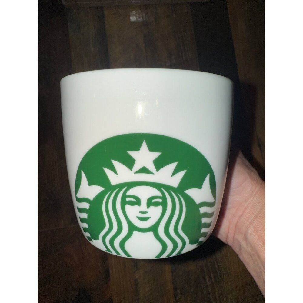 Starbucks 2017 Classic Green Mermaid Logo 16.9 oz/ 500 mil
